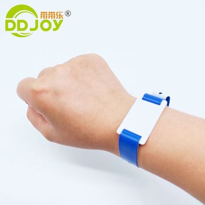 Браслеты на заказ с логотипом формы L ПВХ Виниловый материал Письменный смарт RFID Чип Запястье