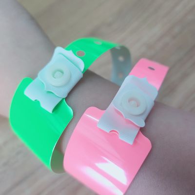 Водостойкие мягкие светящиеся неоновые светящиеся PVC виниловые браслеты для ночных клубов