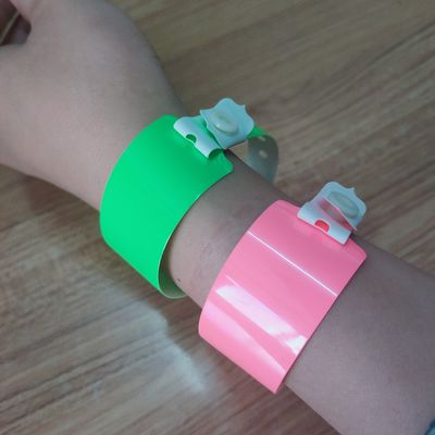 Водостойкие мягкие светящиеся неоновые светящиеся PVC виниловые браслеты для ночных клубов