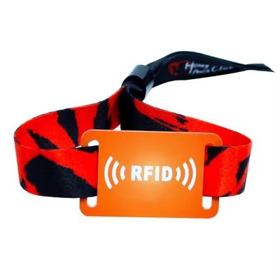 Партийные и мероприятия RFID браслеты на заказ Сатинная ткань с печатью логотипа Размер 350 * 15 мм