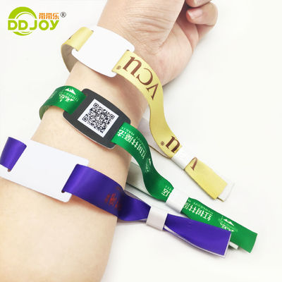 Заказные мероприятия Фестивальная вечеринка RFID браслеты с атласной тканью и печать логотипов брендов