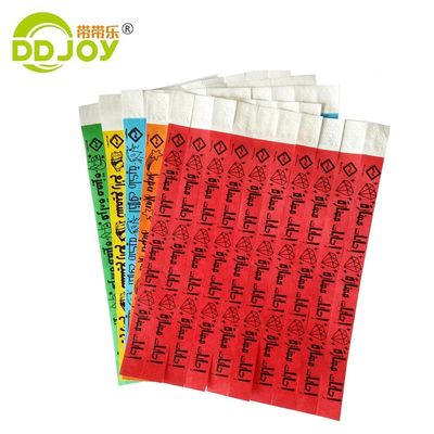 Юнисекс мультфильм Tyvek браслеты для печати логотипа на заказ на мероприятиях